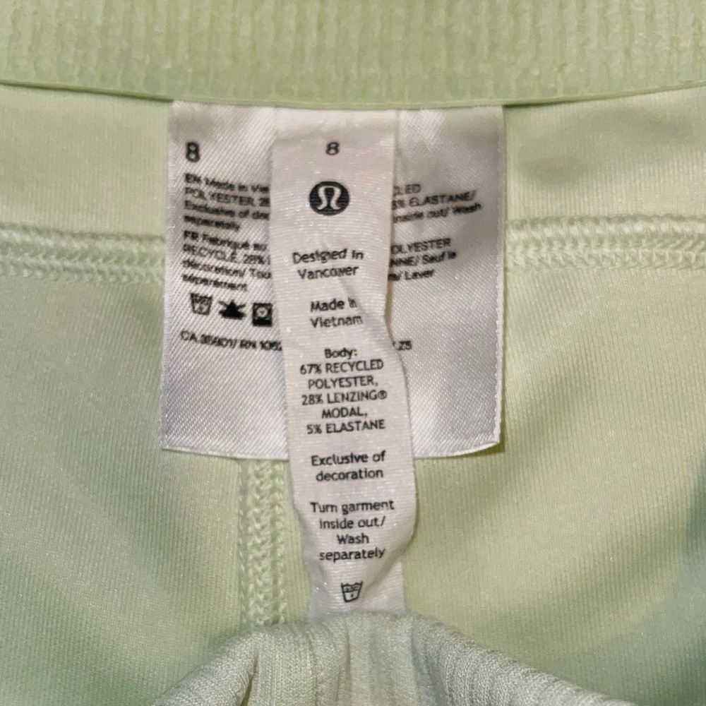 Pre-loved Lululemon Ribbed Softstreme High-Rise Short 2" Kohlrabi Green
Size 8 - Picture 2 of 3